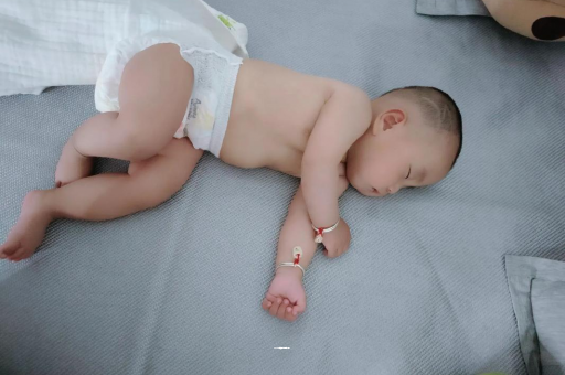 怀化几个月宝宝会抬头